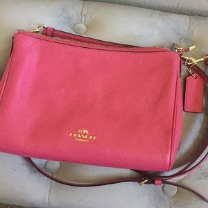 Pink Coach purse 👛 with gold chain